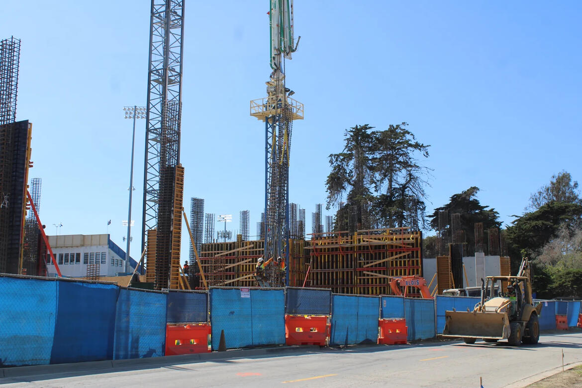 Construction is underway on the San Benito housing project, which is set to add 2,224 beds in seven apartment-style buildings for UCSB students. (Rebecca Caraway / Noozhawk photo)